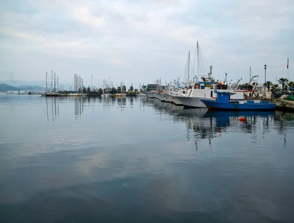 Hermoso Paisaje Barco Pesca Puerto Spezia —  Fotos de Stock