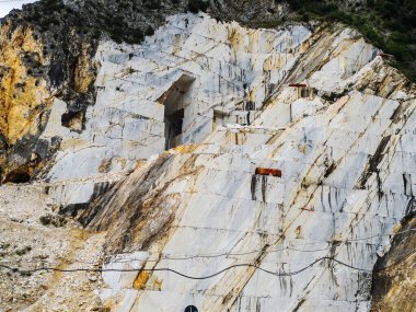 Carrara 'daki mermer ocağının manzarası çok güzel.