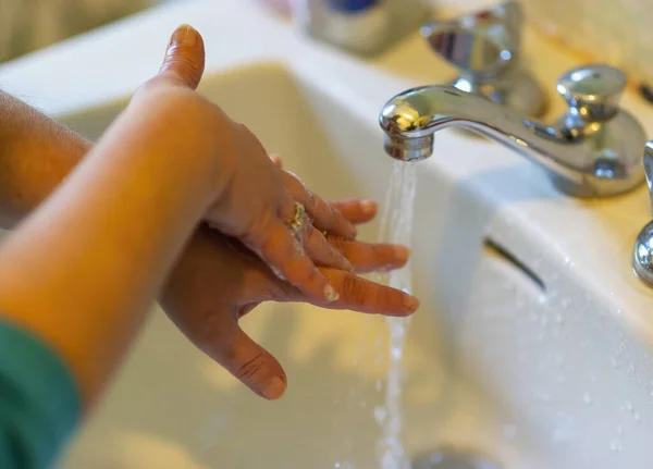 Washing Hands Rubbing Soap Woma — Stock Photo, Image