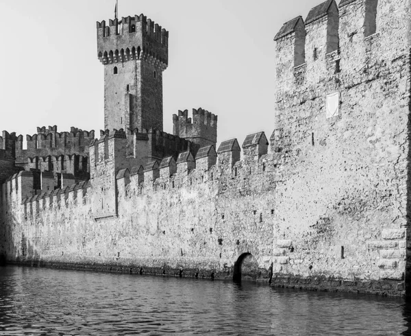 Castello Medievale Molto Bello Vicino Lago — Foto Stock