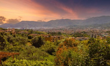 La Spezia 'nın havadan görünüşü İtalya' da güzel bir kasaba