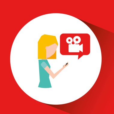 Smartphone yürüyüş kullanan kız ve ince tabaka fotoğraf makinesi