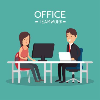 Office ekip çalışması kadın ve erkek çalışan pc