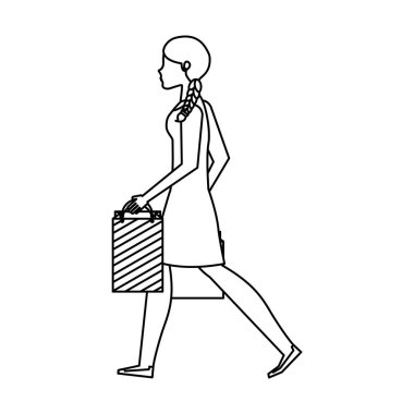 Alışveriş çantalı genç kadın.