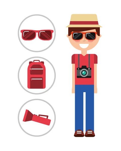 Sonriente hombre viaje vacaciones con cámara fotográfica gafas de sol — Vector de stock