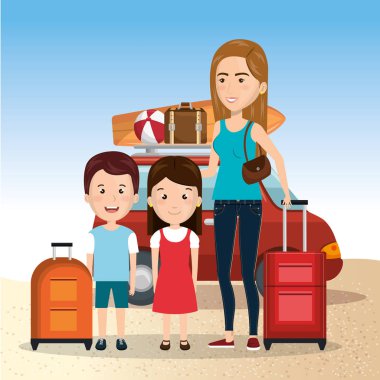 Anne ile kızı ve oğlu sahilde