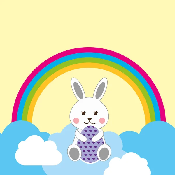 Roztomilý králík sedí v oblacích dekorativní vajíčko a rainbow — Stockový vektor