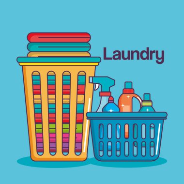 Çamaşırhane servis bez ve deterjan şişeleri ile temiz sepetleri