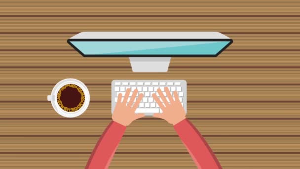 Handen werken schrijven op laptop met koffiekopje en document op tafel — Stockvideo