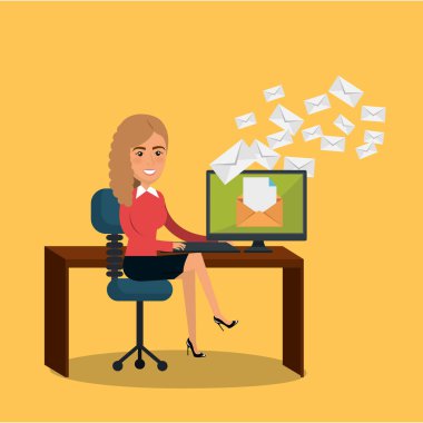 e-posta pazarlama simgeleri ile ofiste iş kadını