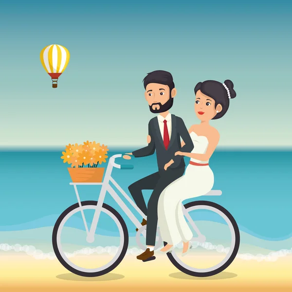 刚结婚的夫妇在海滩上骑自行车 — 图库矢量图片