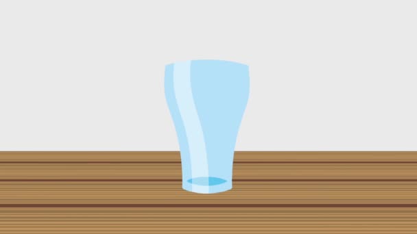 Стеклянная чашка колы с соломой — стоковое видео