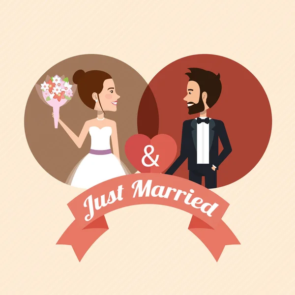 Μόλις παντρεμένο ζευγάρι με χαρακτήρες είδωλα καρδιές — Διανυσματικό Αρχείο