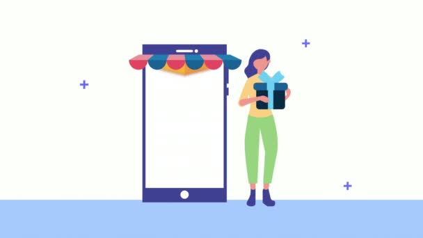 Молодая женщина с помощью смартфона с подарком — стоковое видео