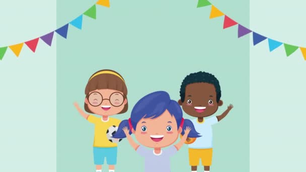 Interracial crianças pequenas amigos com guirlandas — Vídeo de Stock