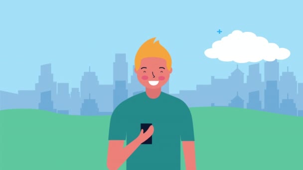 Молодой бизнесмен, использующий смартфон в поле — стоковое видео