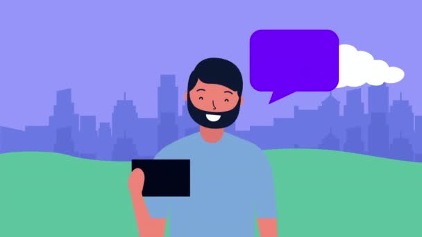 Homme d'affaires utilisant un smartphone avec bulle vocale sur le terrain — Video