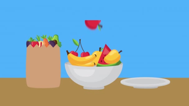 Alimentos frescos e saudáveis em saco de papel e tigela — Vídeo de Stock