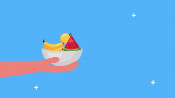 Levage des mains aliments sains frais dans un bol — Video