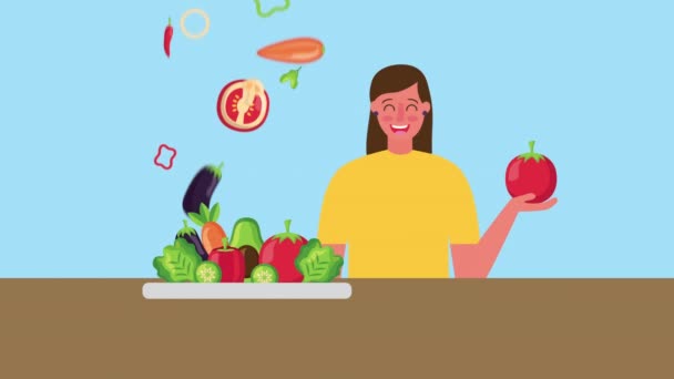 Femme avec des aliments sains frais dans le plat — Video