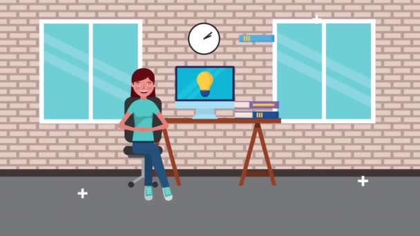 Ung affärskvinna på kontoret arbetar — Stockvideo