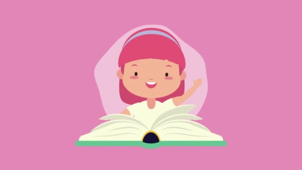 Küçük bir kızın okuduğu dünya kitap günü kutlaması. — Stok video
