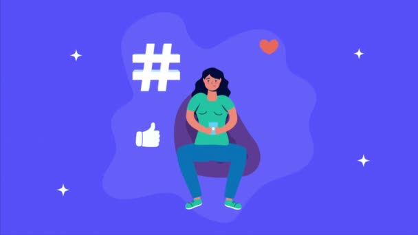 Mujer usando teléfonos inteligentes e iconos de redes sociales — Vídeos de Stock