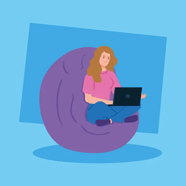 Donna che lavora nel telelavoro con laptop seduta a pouf soft — Vettoriale Stock