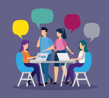 İş yerindeki insanlarla iş birliği sahnesi