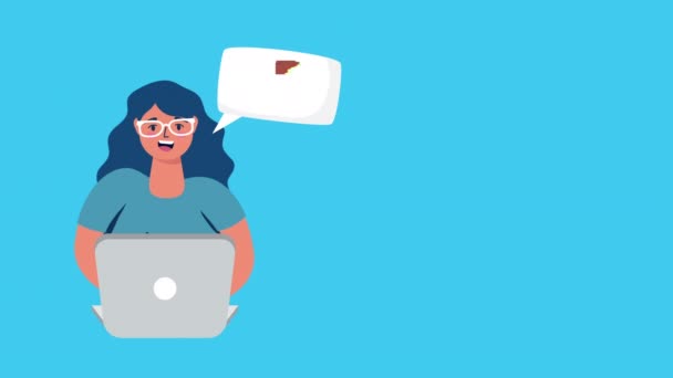 Женщина с помощью ноутбука онлайн покупки — стоковое видео