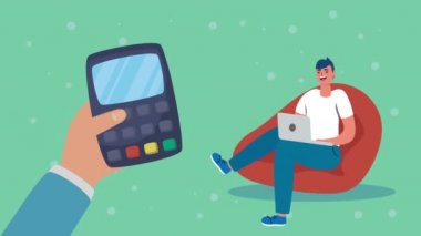 Kanepede online alışveriş yapan bir adam.