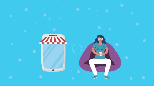 Žena pomocí smartphone v pohovce on-line nakupování — Stock video