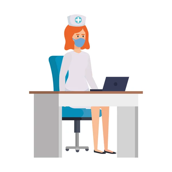 Enfermeira com máscara facial na mesa e laptop — Vetor de Stock
