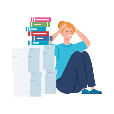 Kadın stres atağıyla oturuyor ve belgeleri yığıyor.