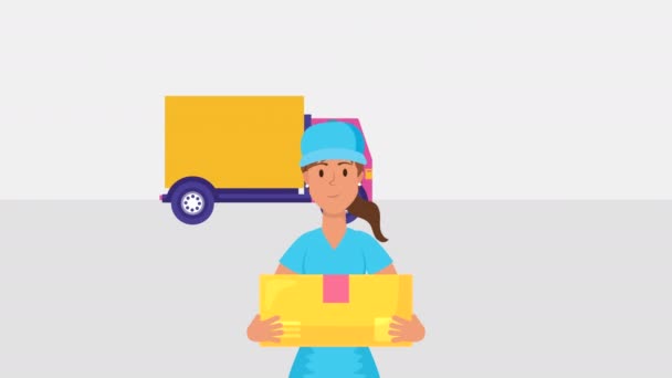 Логистическая работница с коробкой и грузовиком — стоковое видео