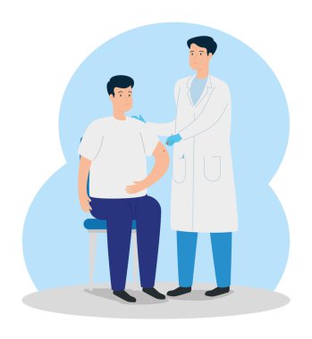 Doktor, muayene odasında adama aşı yapıyor.