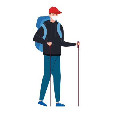 Genç adam tırmanma çubuklarıyla yüz maskesi kullanıyor.