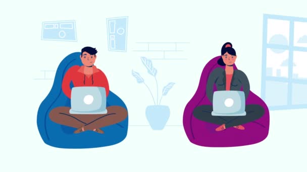 Ζευγάρι που χρησιμοποιούν φορητούς υπολογιστές σε καναπέδες διαμονή στο σπίτι εκστρατεία — Αρχείο Βίντεο