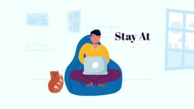 Adam kanepede dizüstü bilgisayar kullanıyor ve kedi kampanyası yapıyor.