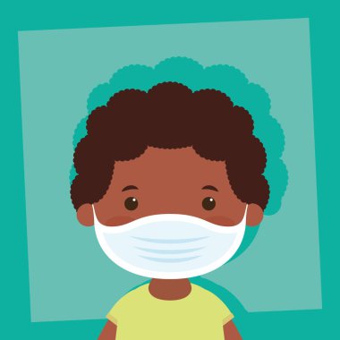 Afro küçük çocuk yüz maskesi kullanıyor.