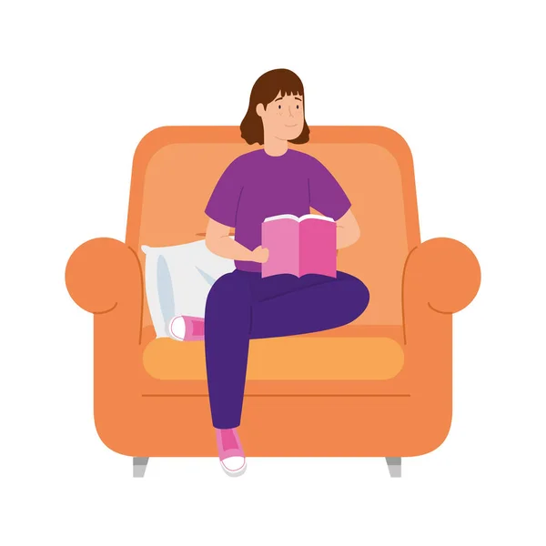 若い女性はソファの本を読んで家にいます — ストックベクタ