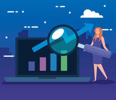 Büyüteç ve dizüstü bilgisayarı olan kadın.