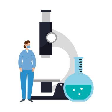 Tıbbi simgelerle yüz maskesi kullanan sağlık görevlisi kadın.