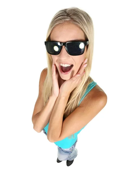 Förtjusande dam i solglasögon — Stockfoto