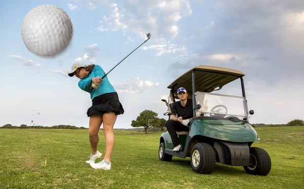 Casal de ouro jogando Fairway Stoke — Fotografia de Stock