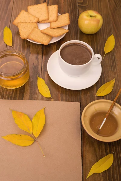 コーヒーの葉と秋の組成 — ストック写真