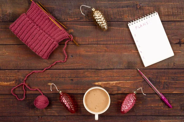 Flatlay pozadí s pletení, káva a kopírovací prostor — Stock fotografie