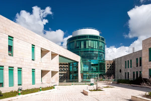Rabin, Hayfa Üniversitesi adlı eğitim kompleksi.
