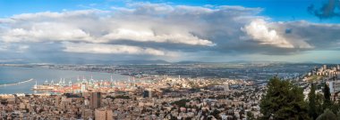 Şehir Haifa kış. Panorama.
