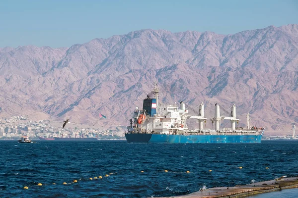 Navio de carga no Golfo de Eilat . — Fotografia de Stock